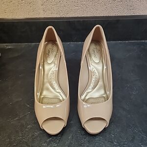 Dexflex Comfort Women's  High Heel Shoes Size 8 1/2 2" Heel Nude Shoes Excellent